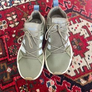 ADIDAS - ARKYN size 9